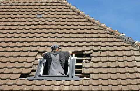 Pose de velux - Montrond-le-Château